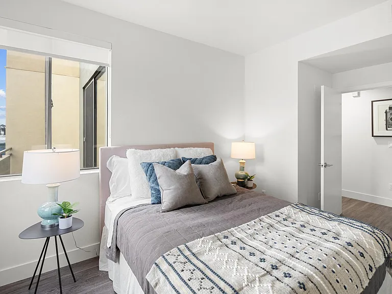 Living at Santa Monica — Photo 62