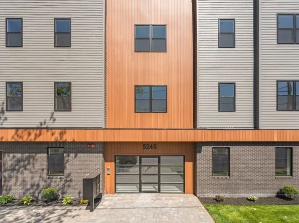 5245 Washington St Unit 8, West Roxbury, MA 02132