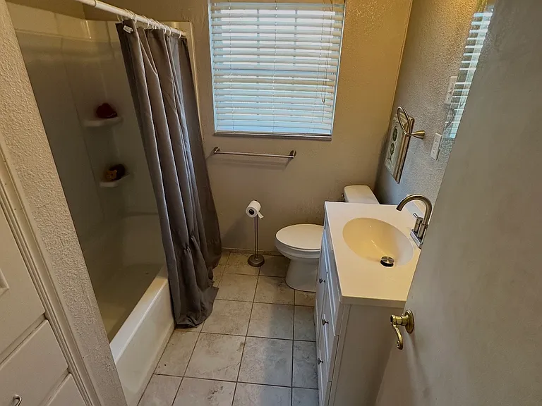 1405 Carlisle Ct — Photo 6