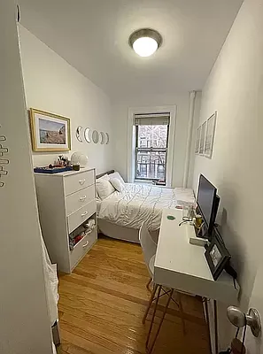 Rented by LJ Sloane Management | media 27