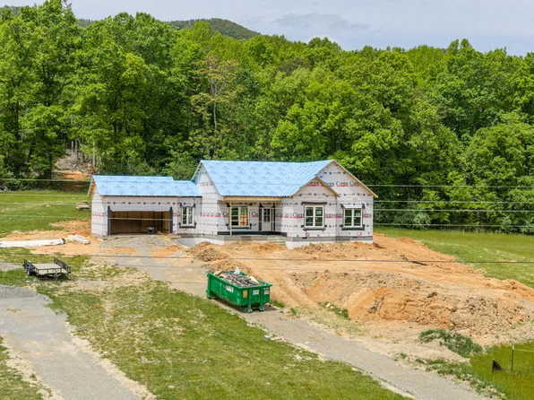 2 Haymakertown Rd, Troutville, VA 24175