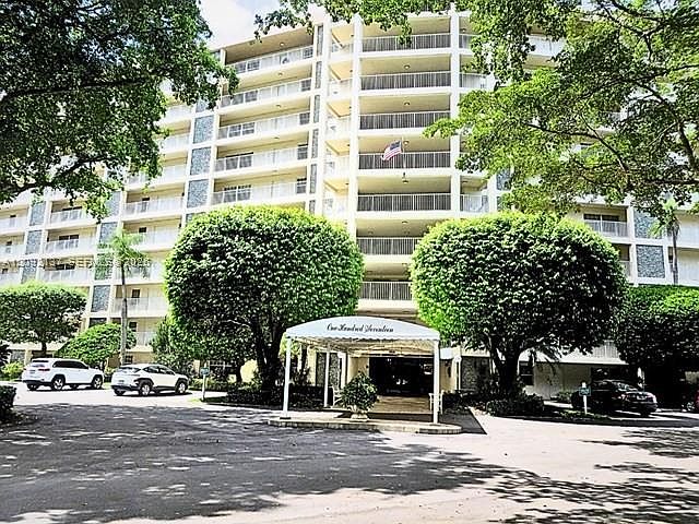 1st image of 3499 Oaks Way APT 708