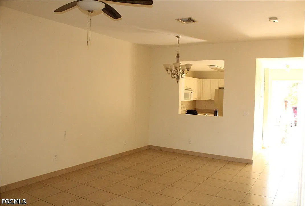 2 bed, 2.0 bath, 962 sqft, $1,200 — Photo 4