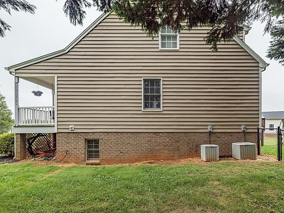 4th image of 1862 Meadow Down Dr