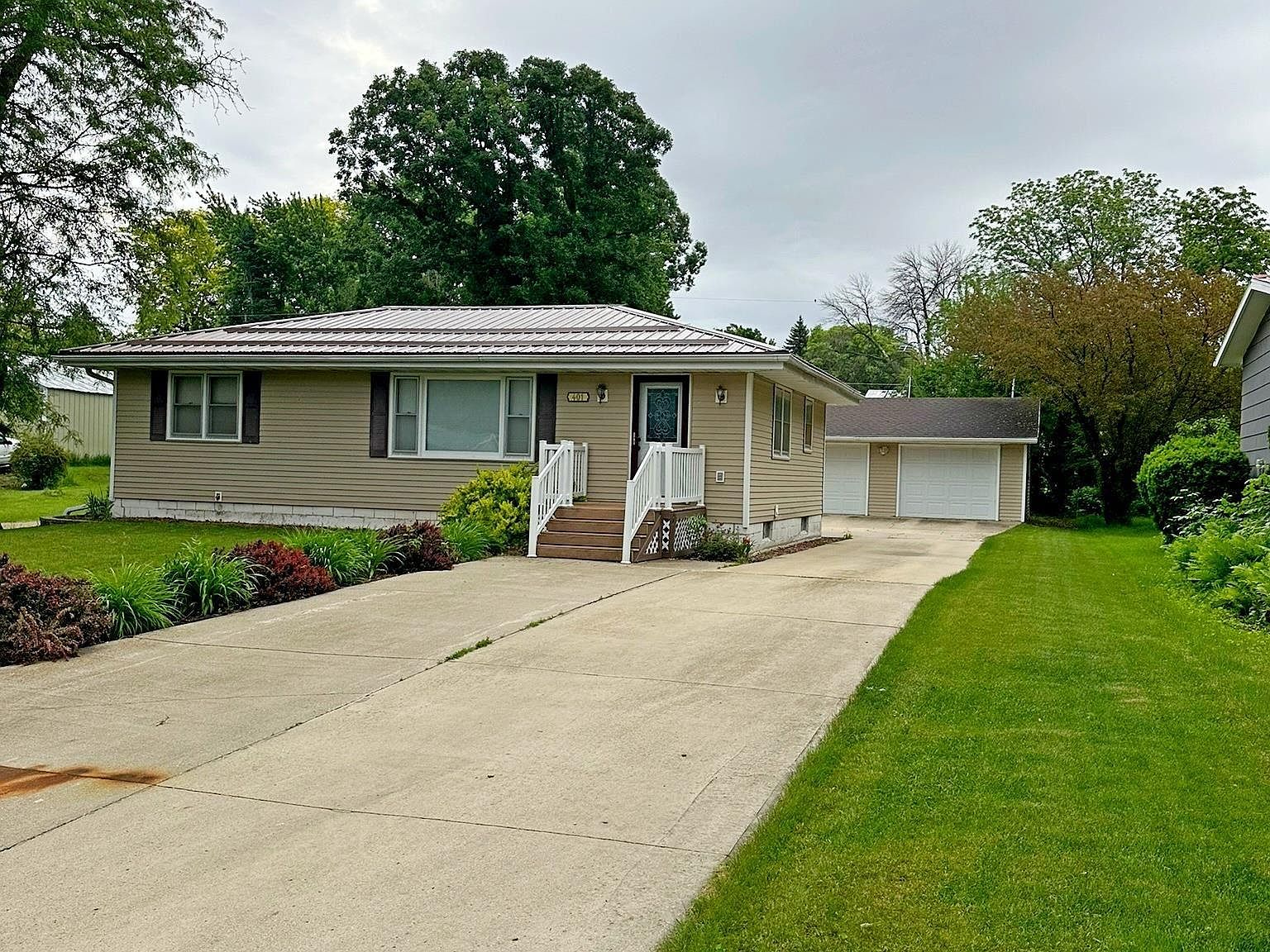 401 S Perth St, Schaller, IA 51053 Zillow