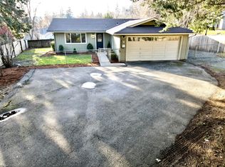 1018 NE Primrose Pl, Grants Pass, OR 97526