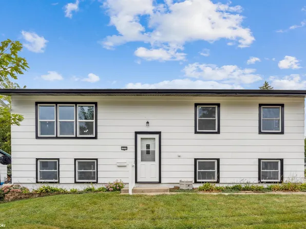 1210 Glenwood Ter, Marshalltown, IA 50158