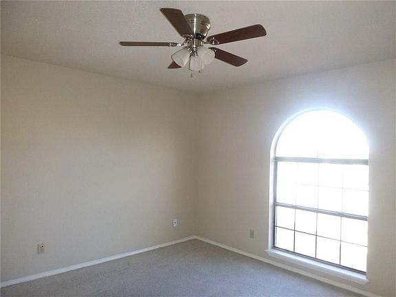 5th image of 2421 Lake Superior Ln