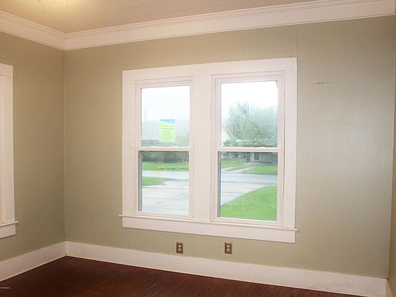 3rd image of 1415 N Avenue F