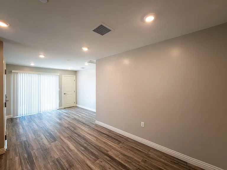 5258 Denny Ave — Photo 10