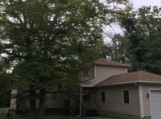 1204 Stafford Rd, Tiverton, RI 02878