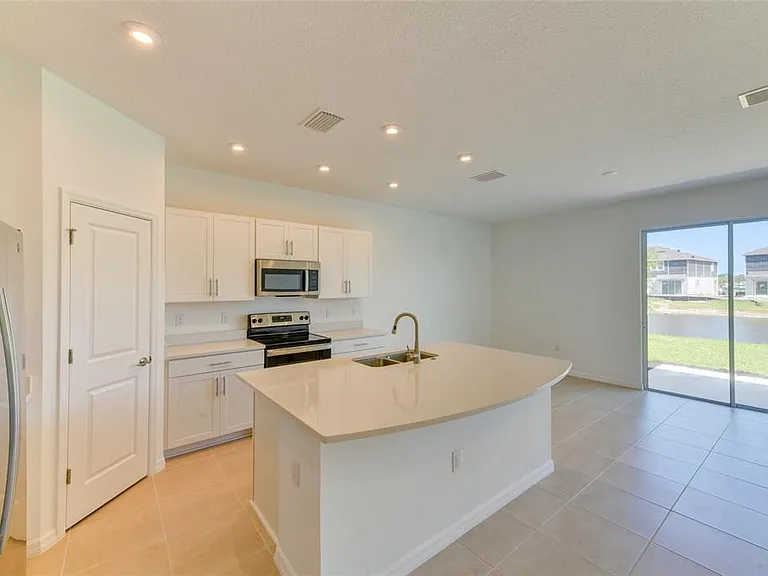 5744 Haven Ter — Photo 9