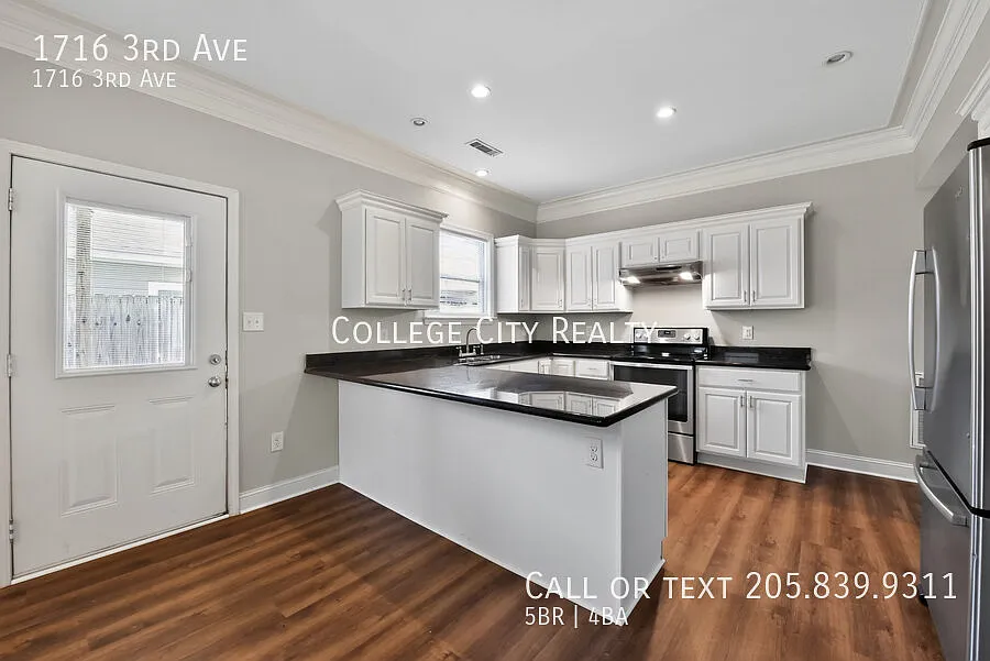 1716 3rd Ave — Photo 3