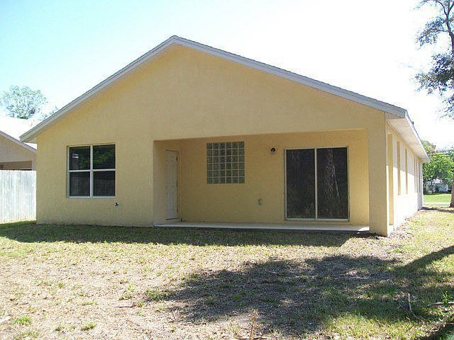2nd image of 520 Old Mission Rd