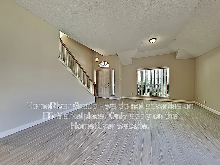 2115 Camelot Dr — Photo 2