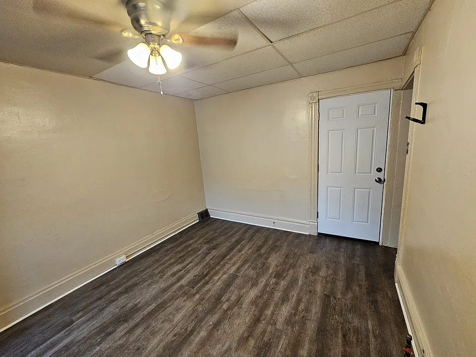 Kitchen Area for table and fridge