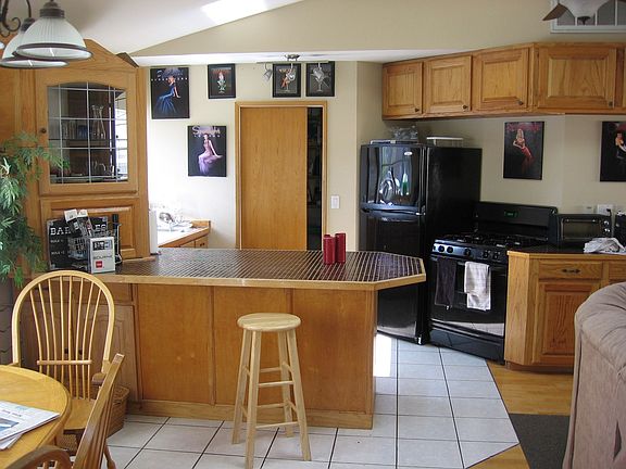 Kitchen with pantry & new appliances