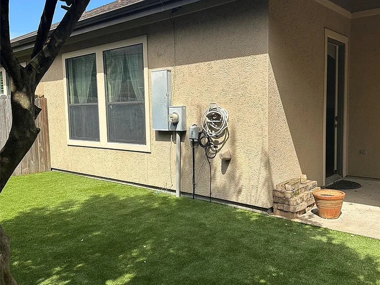 2910 Royal Oaks Grv — Photo 31