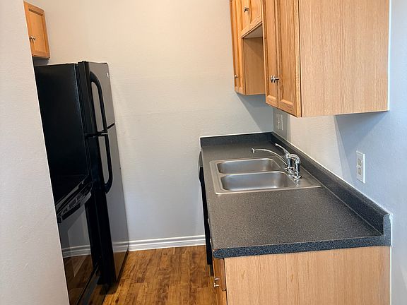 2nd image of 1904 Robbins Pl #2