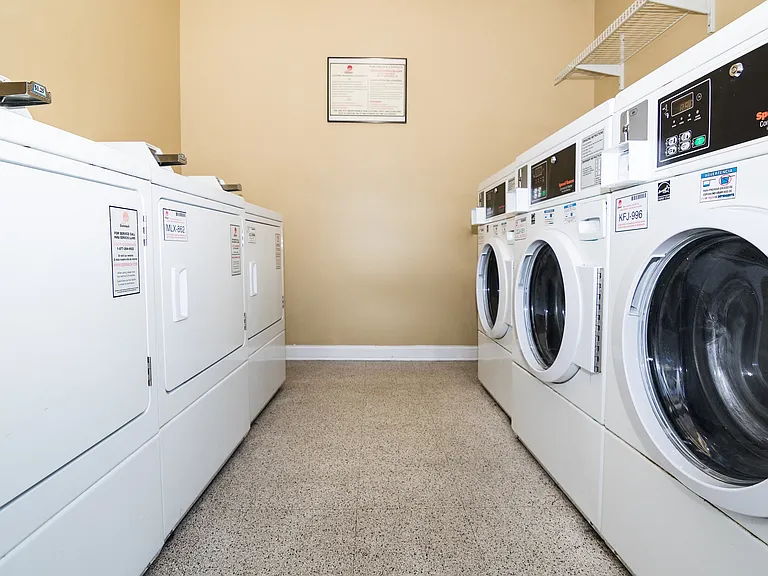 Pepperstone laundry center