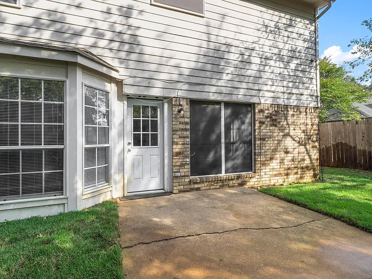 2313 Longmeadow St — Photo 36