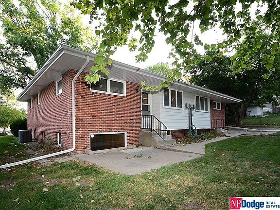 4th image of 211 & 215 Lakewood Dr