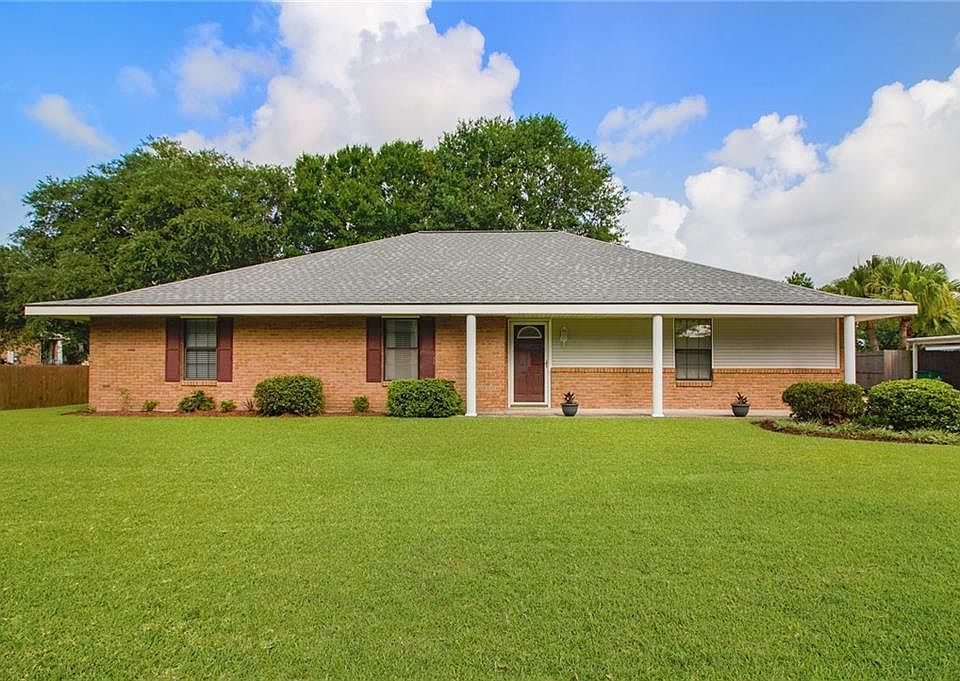 1st image of 2121 Augusta Dr