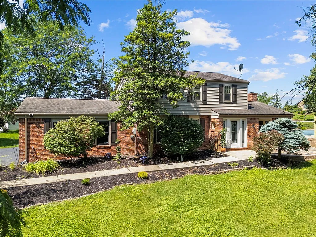 1202 Oakridge Rd photo 1