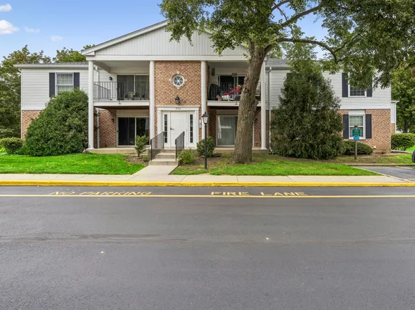 959 Golf Course Rd APT 1, Crystal Lake, IL 60014