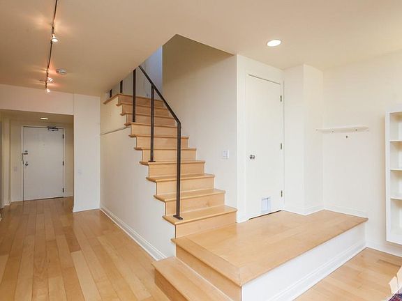 4th image of 40 E 9th St #2900