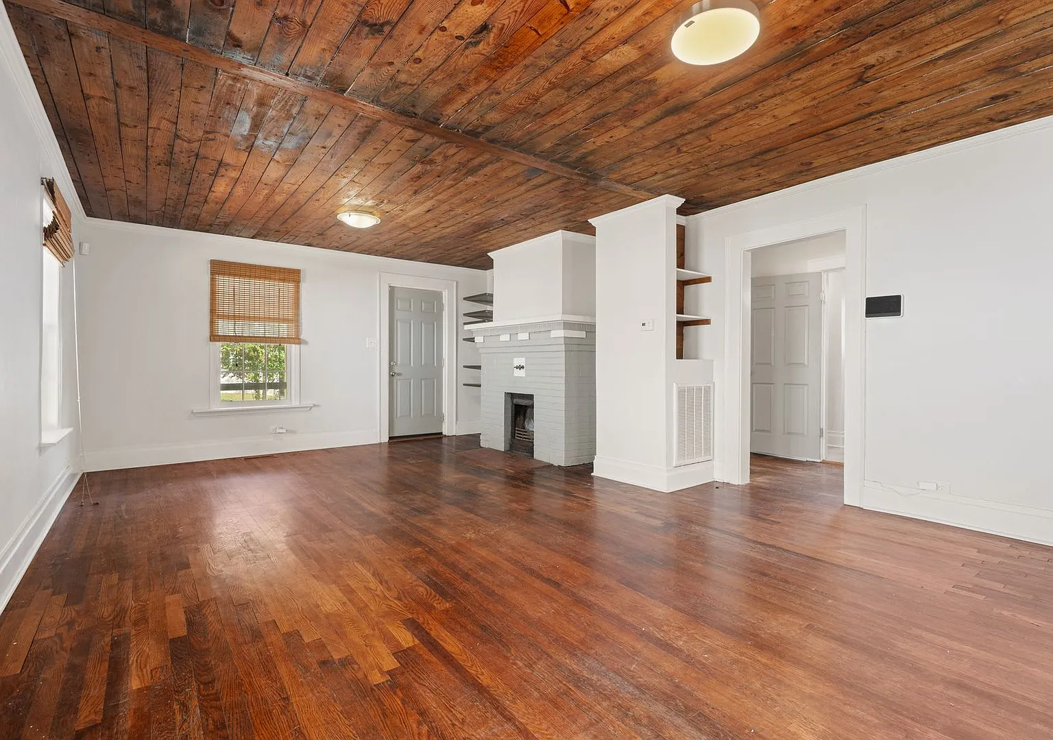 Single Family home in Downtown Durham: Available Now — Photo 4