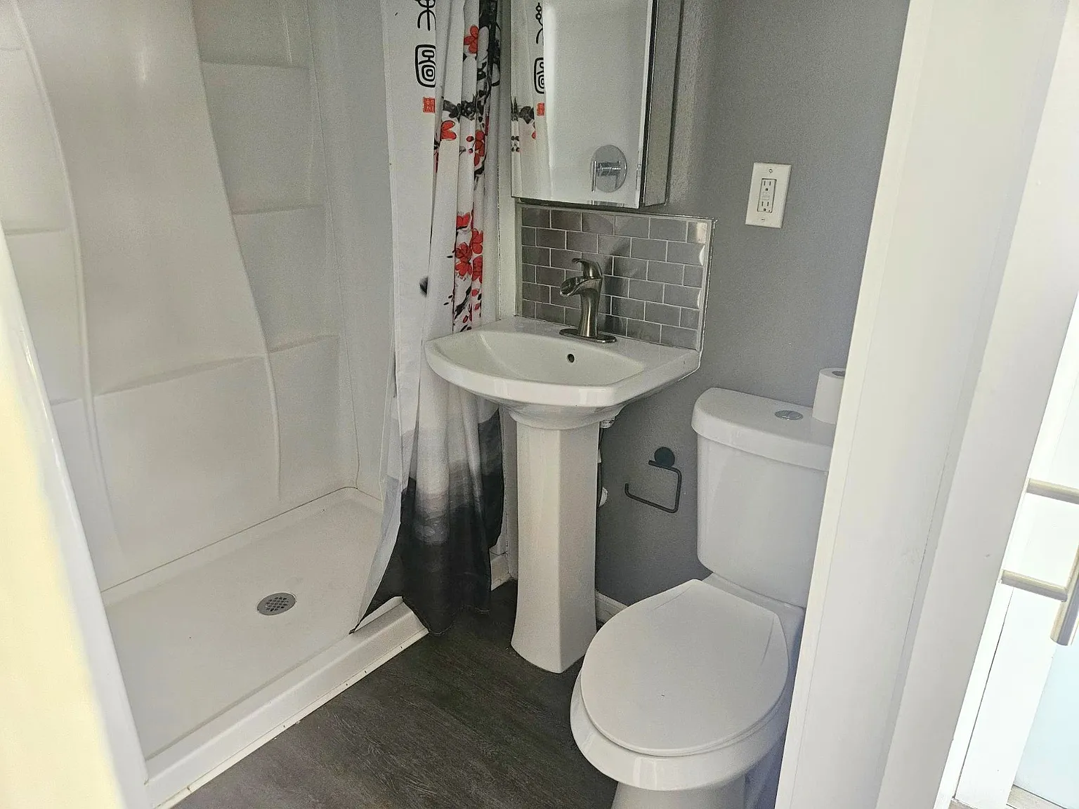 1 bed, 1.0 bath, 432 sqft, $1,200 — Photo 3