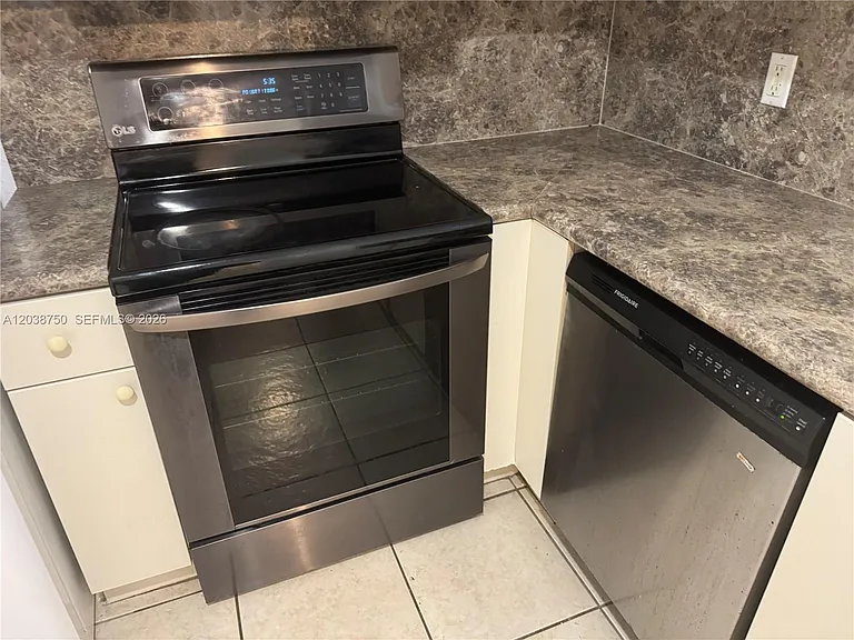 4235 N University Dr #202 — Photo 7