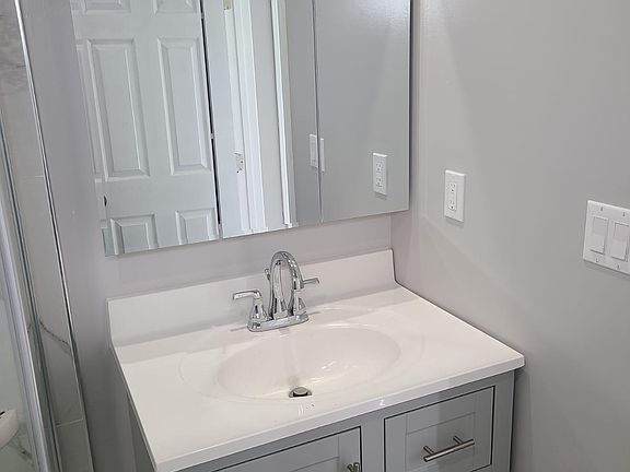 5th image of 1319 W 92nd St