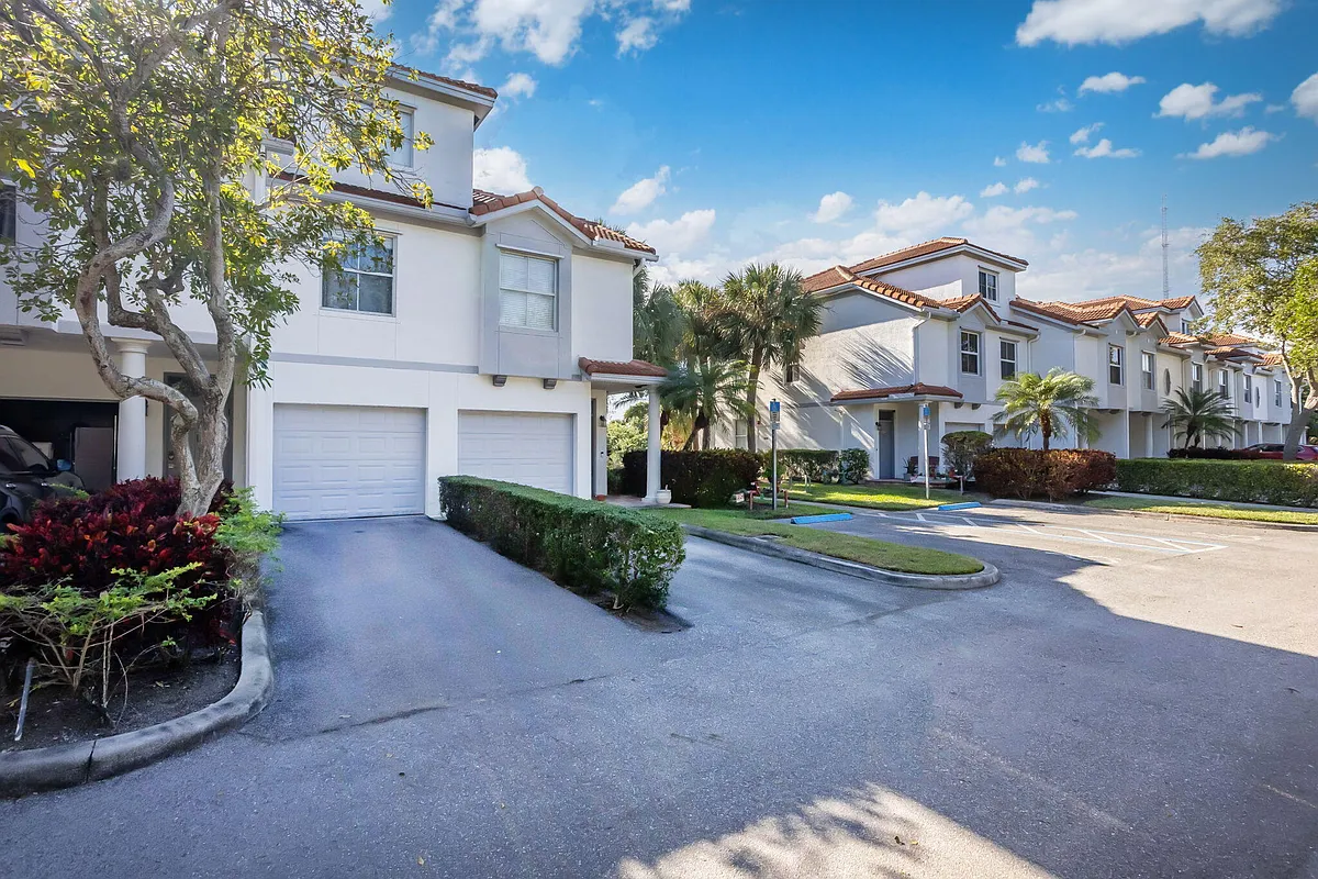 Building Photo - 2044 Alta Meadows Ln #1809