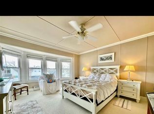 94 Main St, Westhampton Beach, NY 11978