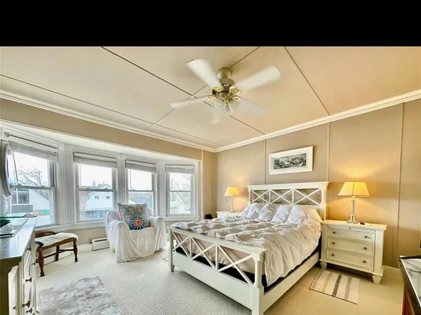 94 Main St, Westhampton Beach, NY