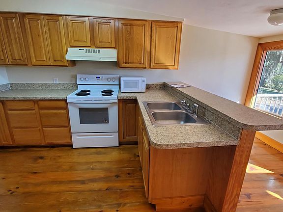 3rd image of 567 W Desoto St