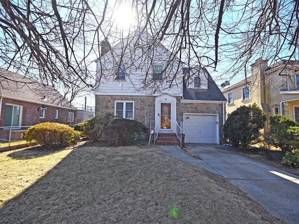 86 Primrose Drive, New Hyde Park, NY 11040