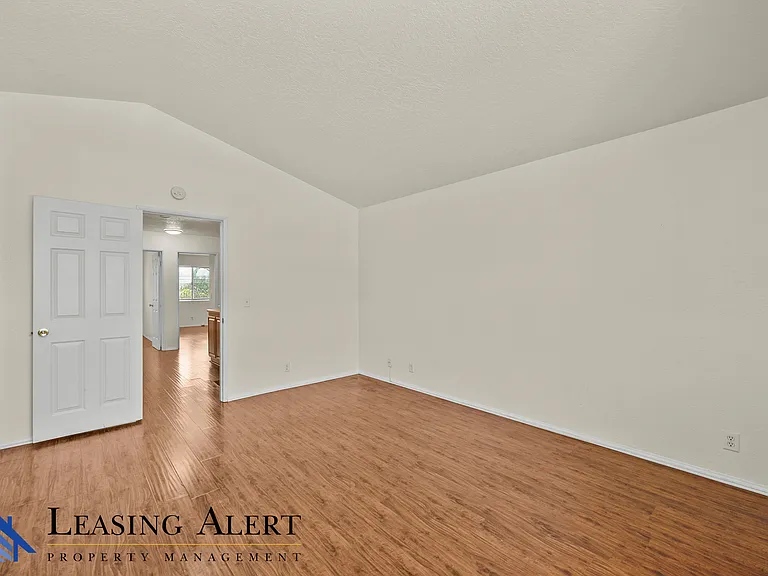 27653 Myrin Ct — Photo 12