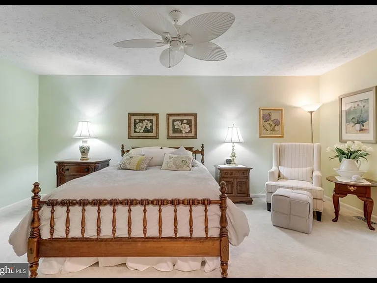 210 Pin Oak Ct — Photo 15
