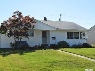 47 Seitz Dr, Bethpage, NY 11714