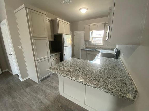 5th image of 1105 W Kennedy St APT 11