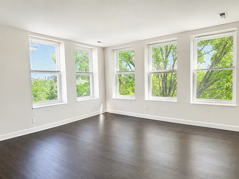5381 Pershing Ave #508 — Photo 4