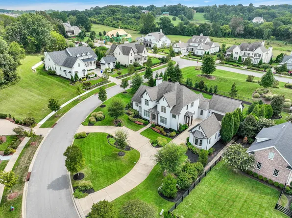 8828 Drosera Cir, College Grove, TN 37046