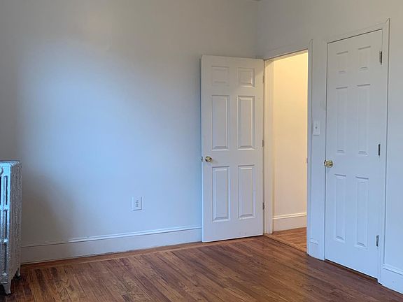 2nd image of 4055 Carpenter Ave APT 3