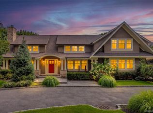 18 Green Meadow Lane, Huntington, NY 11743