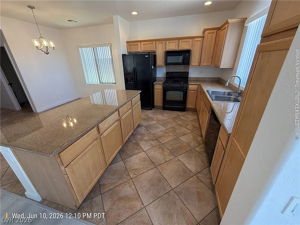 3 bed, 2.5 bath, 1666 sqft, $2,119 — Photo 4