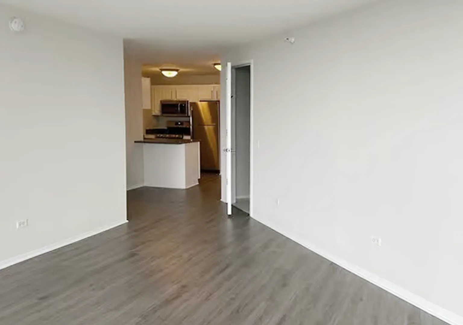 Studio, 690 sqft, $2,600 — Photo 4