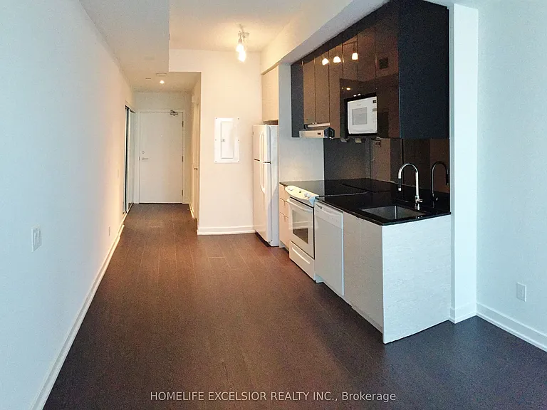 72 Esther Shiner Blvd #216 — Photo 4